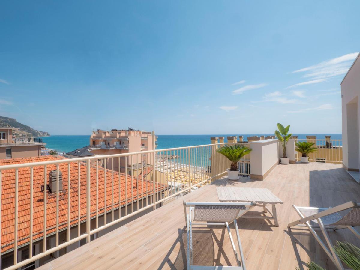 Hotel Continental Pietra Ligure Zewnętrze zdjęcie