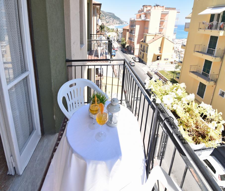 Hotel Continental Pietra Ligure Zewnętrze zdjęcie