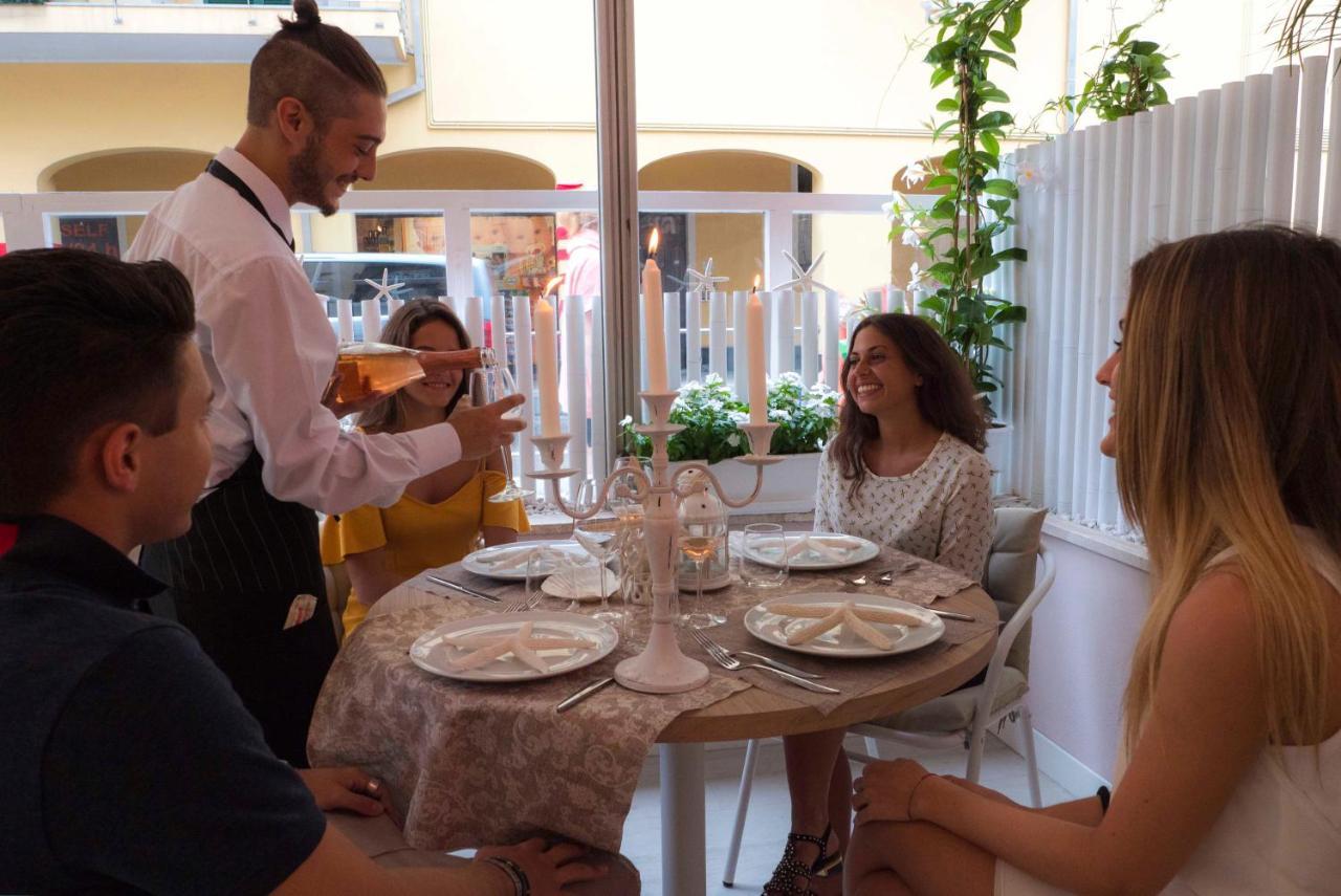 Hotel Continental Pietra Ligure Zewnętrze zdjęcie
