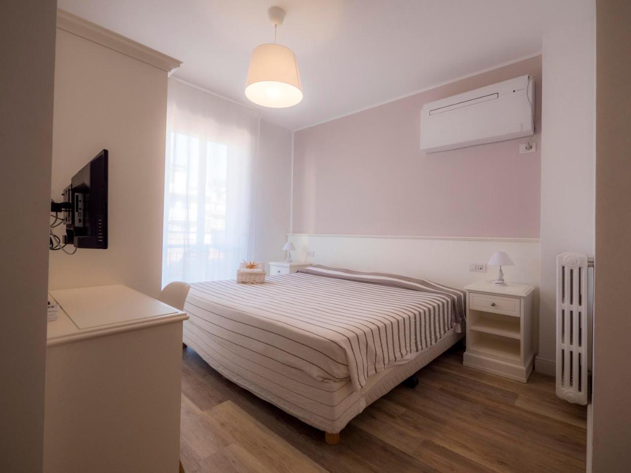 Hotel Continental Pietra Ligure Zewnętrze zdjęcie