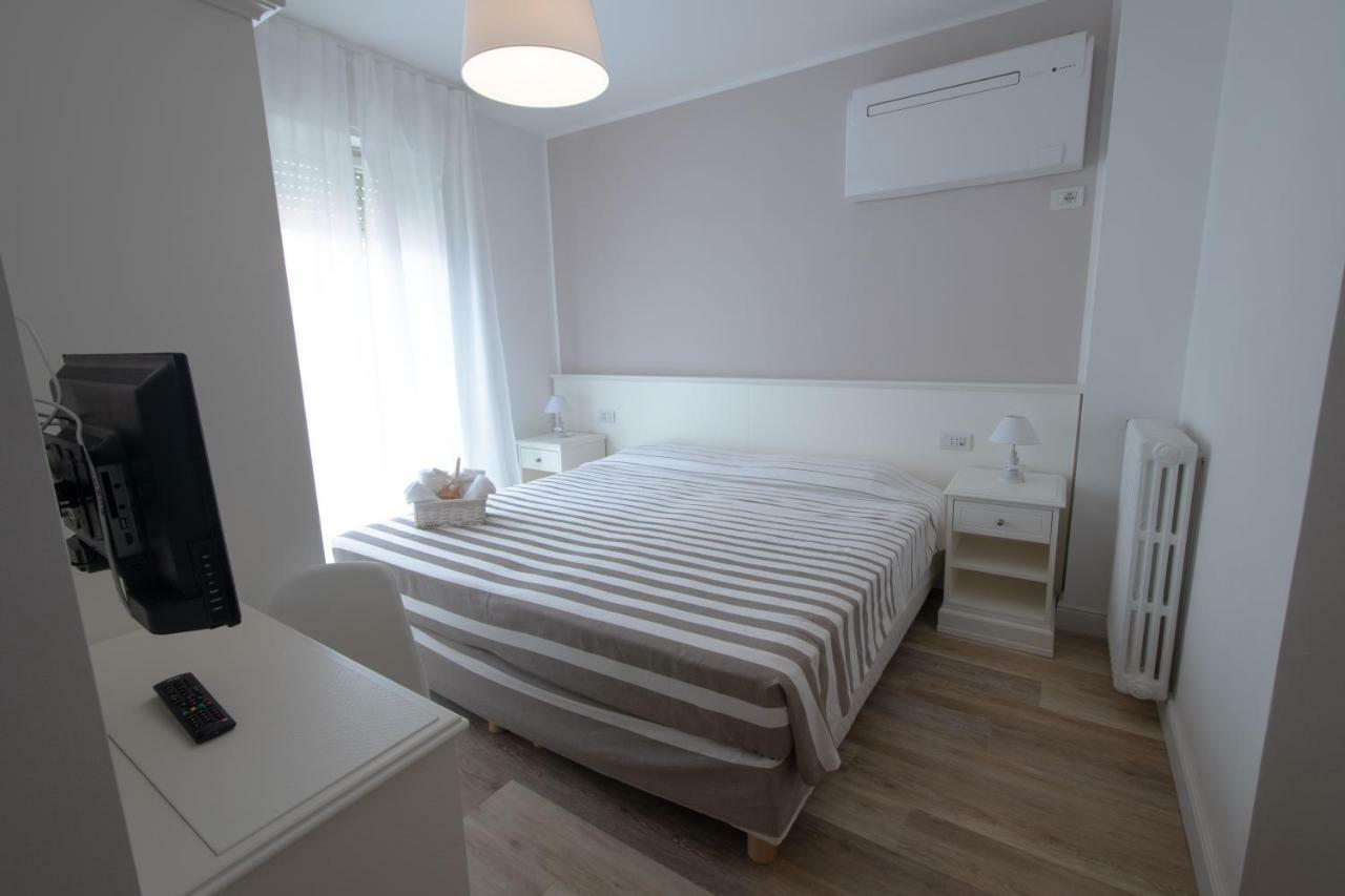 Hotel Continental Pietra Ligure Zewnętrze zdjęcie