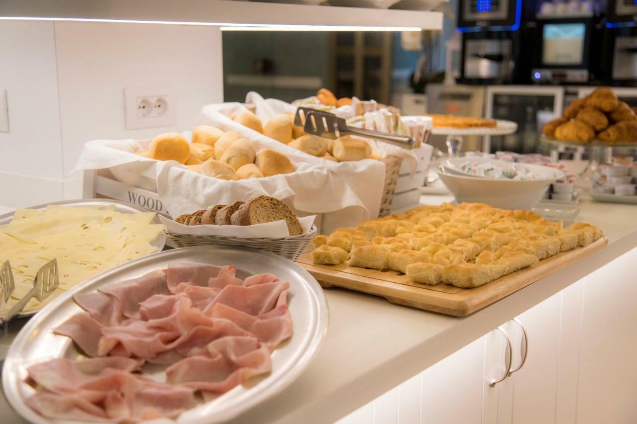 Hotel Continental Pietra Ligure Zewnętrze zdjęcie