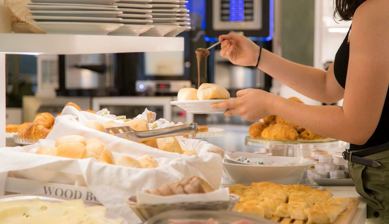 Hotel Continental Pietra Ligure Zewnętrze zdjęcie