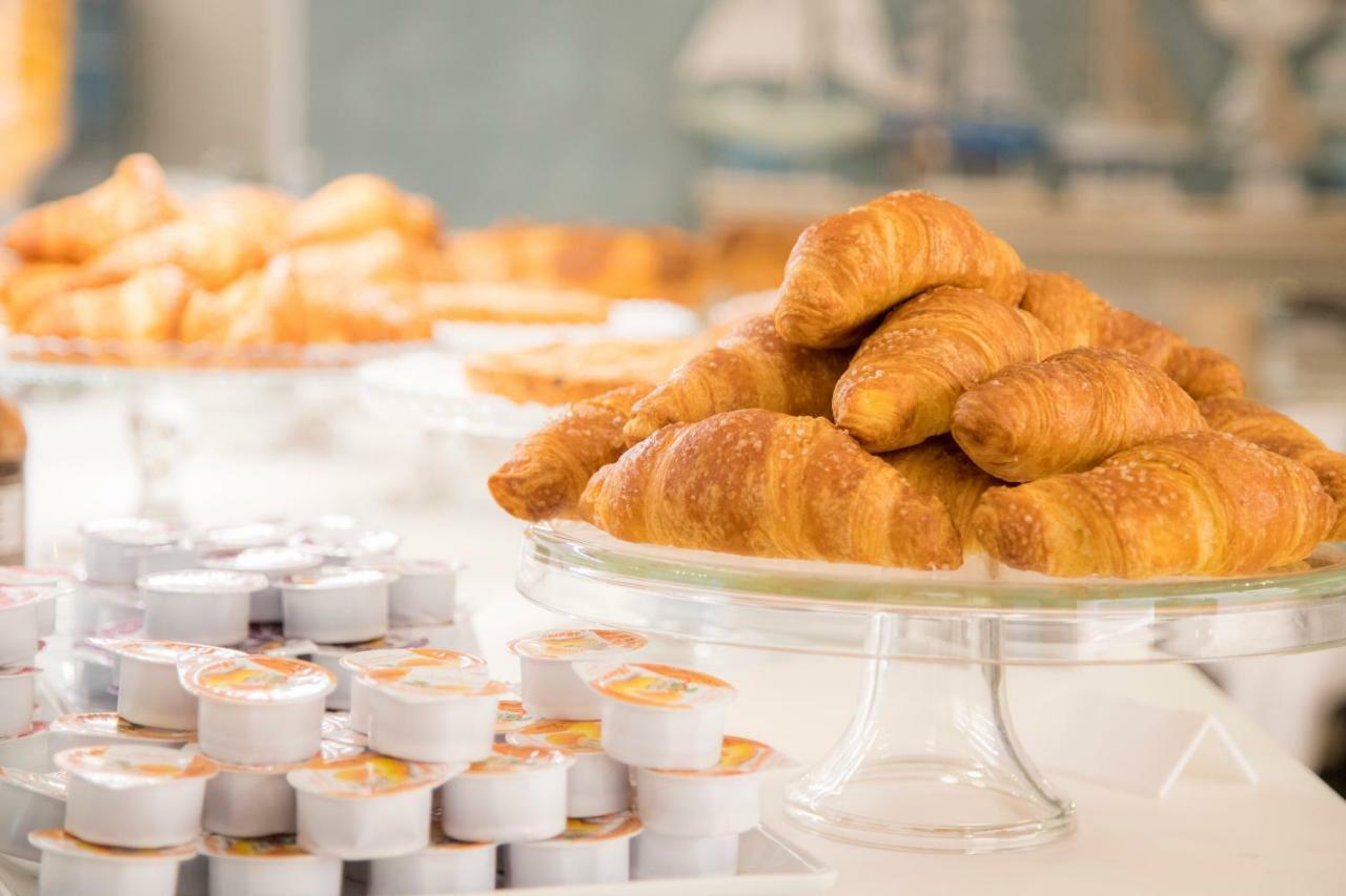 Hotel Continental Pietra Ligure Zewnętrze zdjęcie