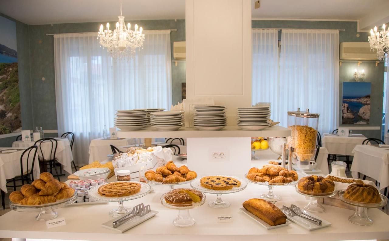 Hotel Continental Pietra Ligure Zewnętrze zdjęcie